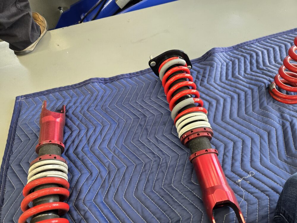 NDロードスターのリアサスペンションを取り外しスプリングを交換した画像