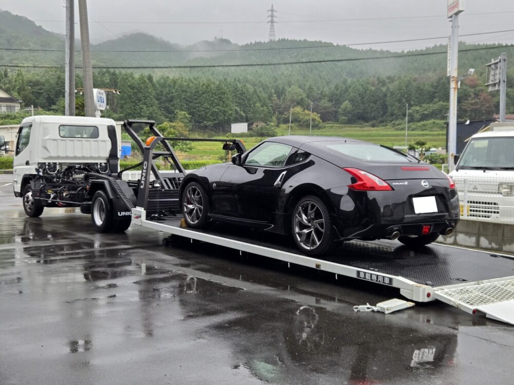 積載車に載せた修理済みのZ34フェアレディZ