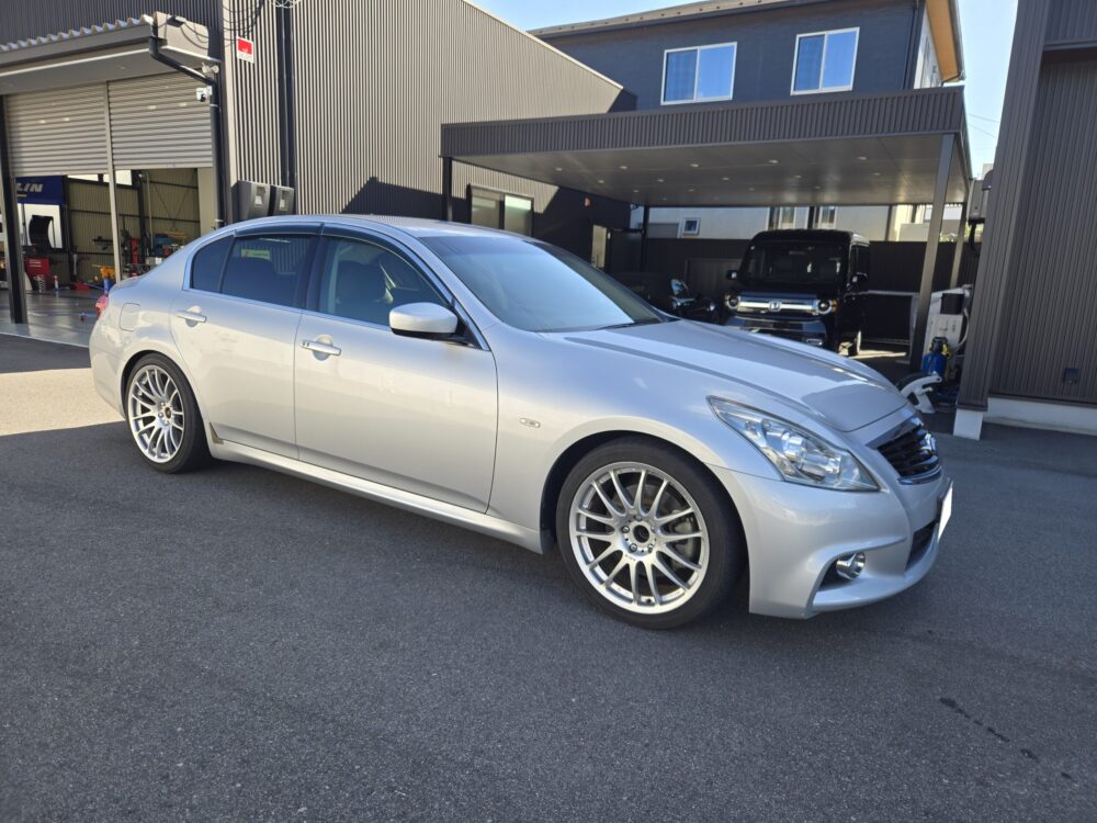 オイル交換で入庫したV36スカイライン