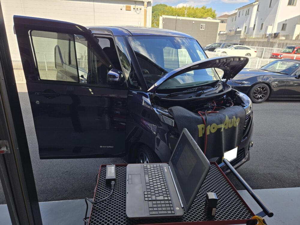 日産ルークスのコンピュータ書き換え作業