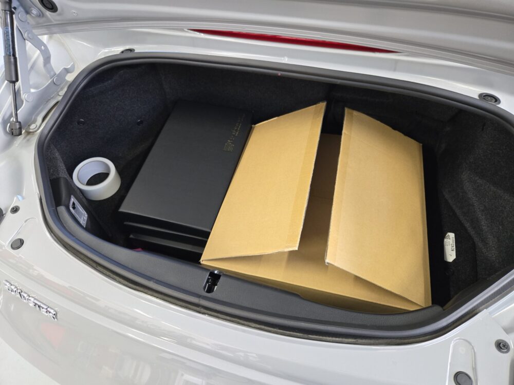 ロードスタージャンボリー用の荷物を積んだデモカーのトランク
