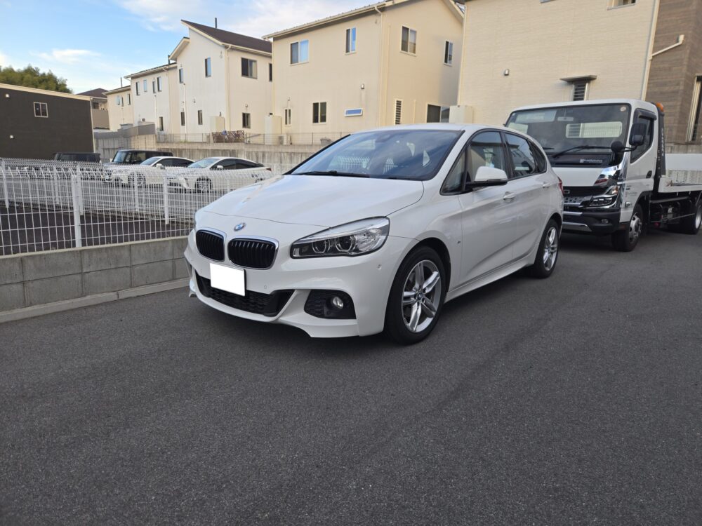 車検整備で入庫した白いBMW