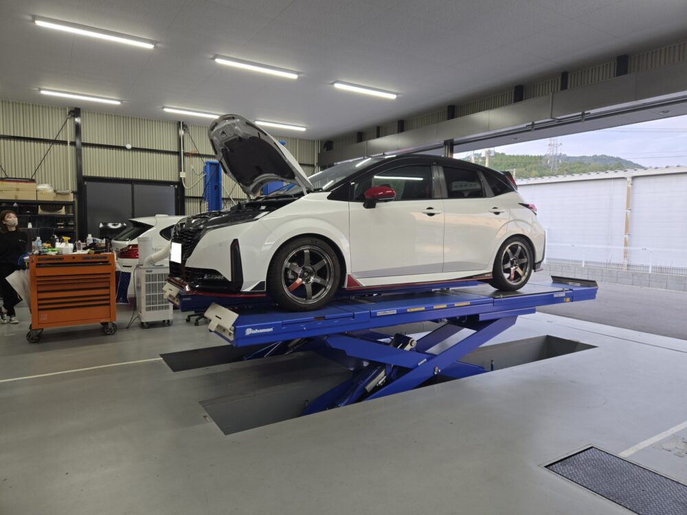 エンジンオイル交換で入庫した日産オーラNISMO