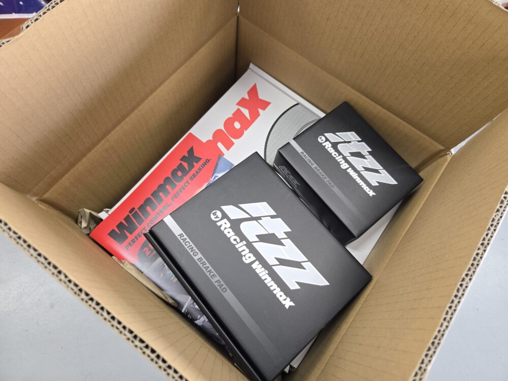 アルトワークスの納車前整備用に届いたWinmaxのブレーキ部品